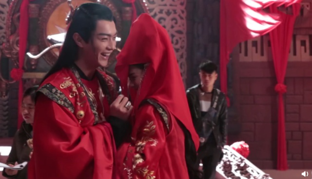 《招摇》摇澜夫妇大婚，粉丝献上10万份子钱