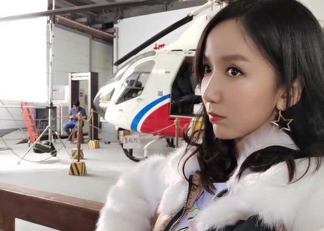 娄艺潇晒片场照，求亲妈粉安慰，网友：现在的演员太过娇气！