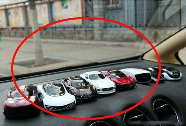 驾照@车内禁止安放这4个汽车用品,特别是第3个,一旦发现驾照被吊销!