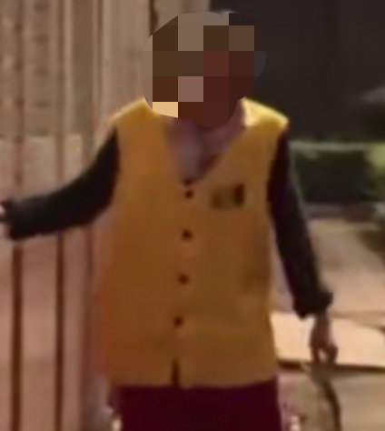 四十岁大爷私生活丰富，靠一摩托包养一花季少女！