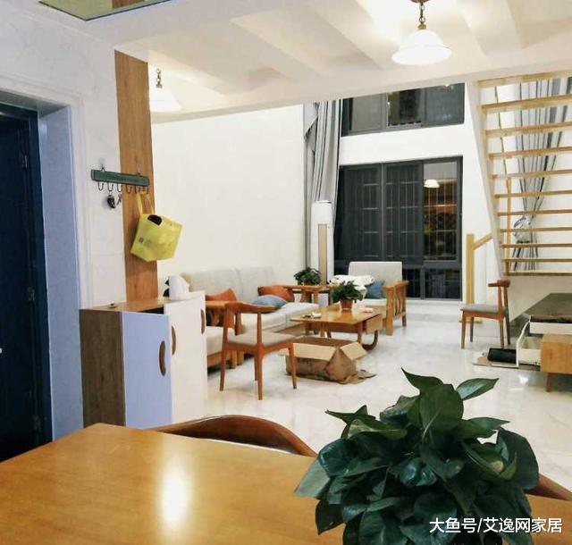 挑空复式装修, 光定制楼梯花了一万二, 说不出什么风格! 大家看吧