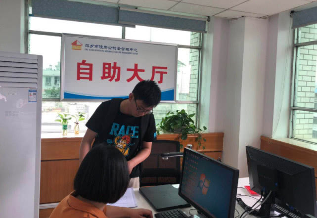 上班族们要注意，公积金将要调整，多地都有变化