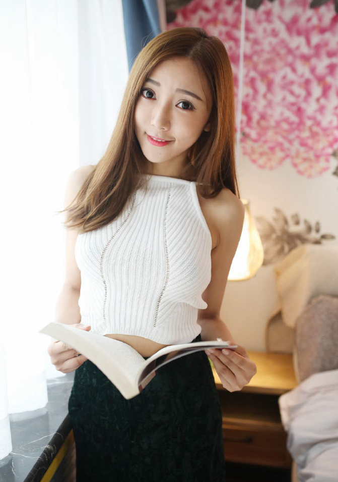 如此清纯干净的女生，应该只有大学校园里才能遇到吧！