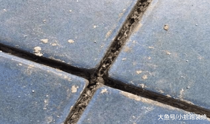 地磚縫沒清理，瓦工讓這樣做，而美縫師傅直說：讓他自己試試