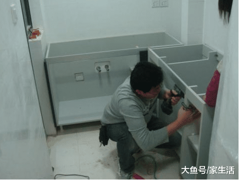 櫥柜萬萬要這樣安裝，入住才知多實用，好多人都不懂行
