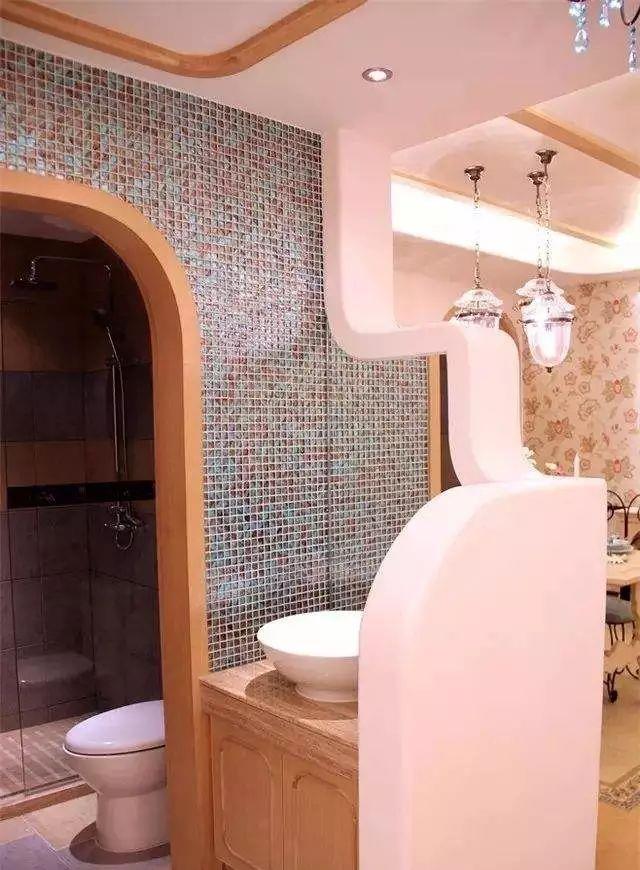 房子再小，洗手台也得设隔断，聪明人这样装，真是漂亮极了！