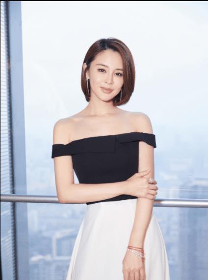 她身材火辣让人惊艳,嫁给了学生,如今生3个孩子却变成这样