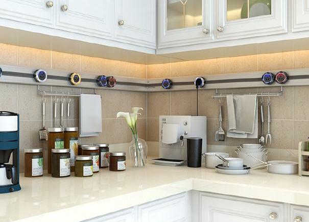 厨房越来越流行装这种插座，一个能顶几个用，电器再多也不愁