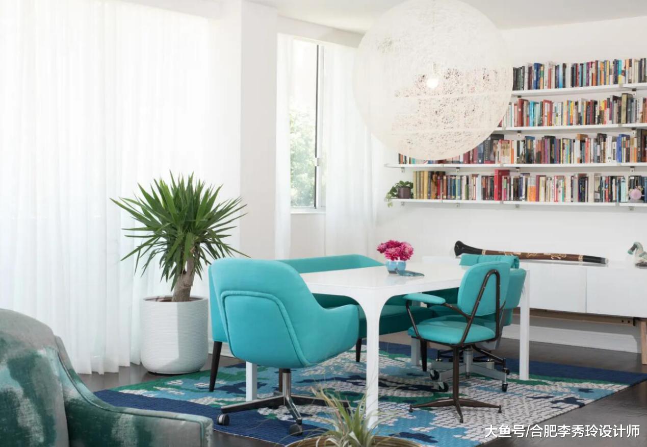 120平的两居室，装出了新高度！直线玄关改成L形，卧室全刷大深紫