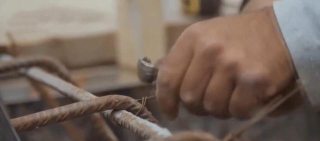 家住底层，混凝土裂缝越来越大！师傅：之前工人偷工减料，少加了这个