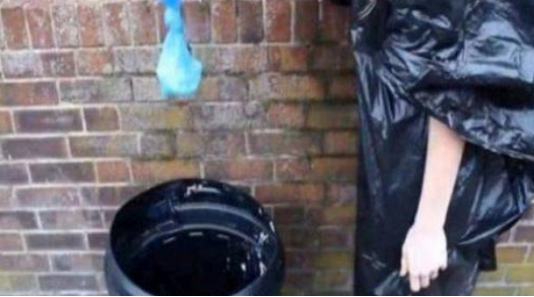 美国公司发明了一次性厕所，网友：再也不担心高速堵车了！