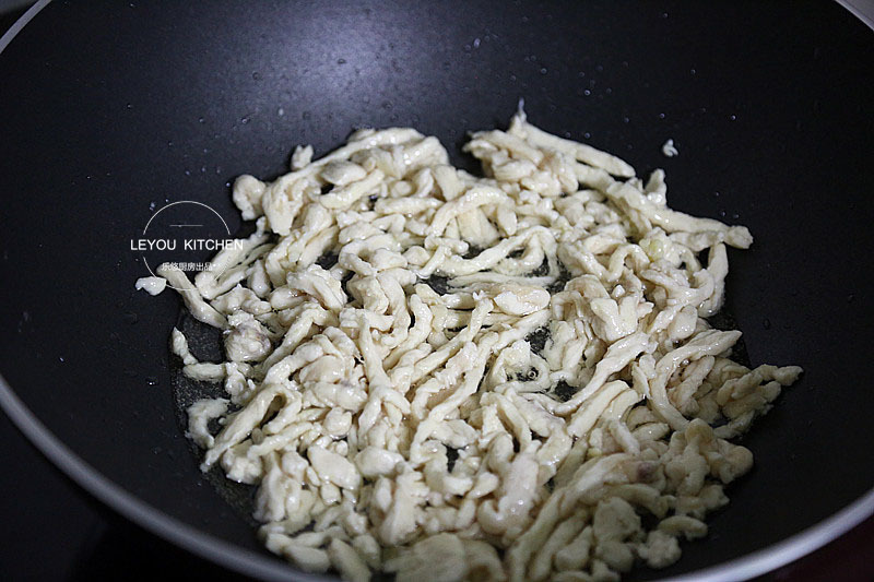 减肥也可以吃得很好，10分钟小炒，肉丝嫩滑，每一口都汁水丰富