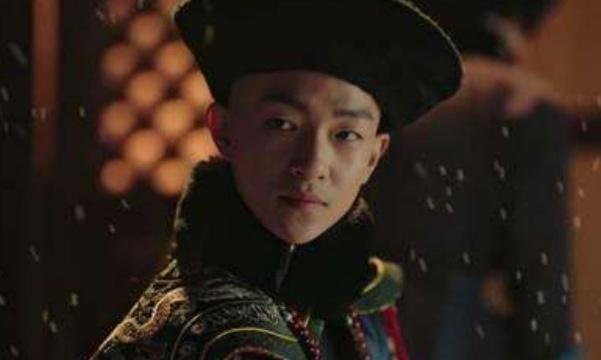 令妃的儿媳，宫女出身，却最早被皇帝宠幸，生皇长子封皇贵妃