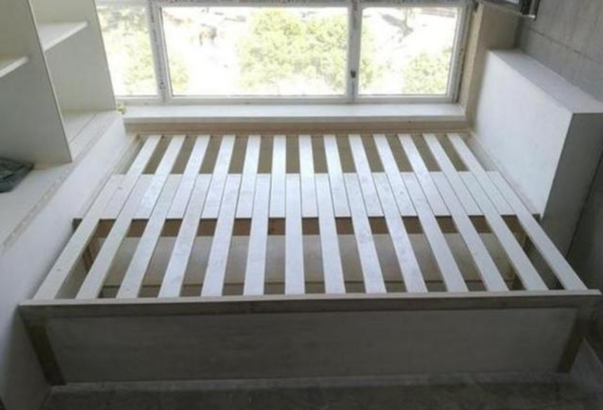 邻居家的榻榻米真实用，不仅解决了空间问题，也不会受潮了