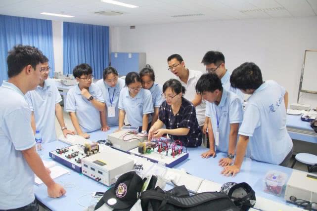 学生放学之后，这3种人依旧留在教室，学生党：太真实了