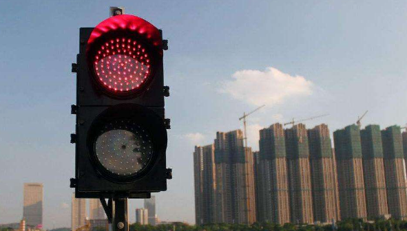 该不该买房？广场舞大妈：买房也可能会当接盘侠！