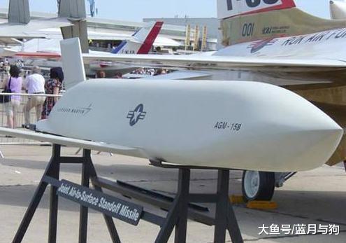 美军这隐身导弹有多大本事？同B-1B轰炸机现身，服役15年首次实战