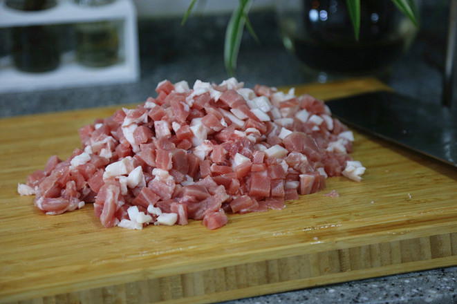 教你制作脆皮烤肠，外皮香脆，真材实料无添加，一次吃五根才过瘾