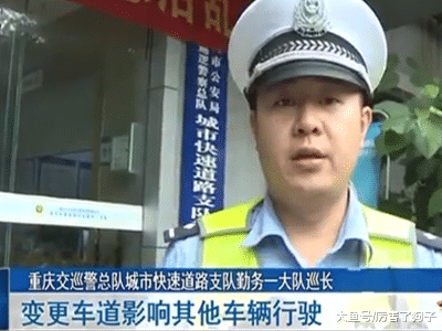 ?小轿车错过路口慌忙变道，开成“碰碰车”引发车祸，驾驶员受伤