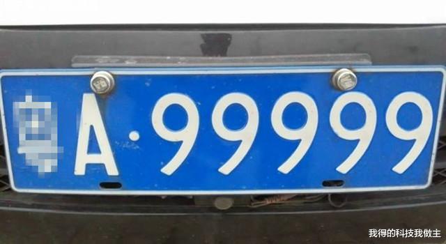 男子偷车牌敲诈，却收到车主的消息：让他感动流泪？