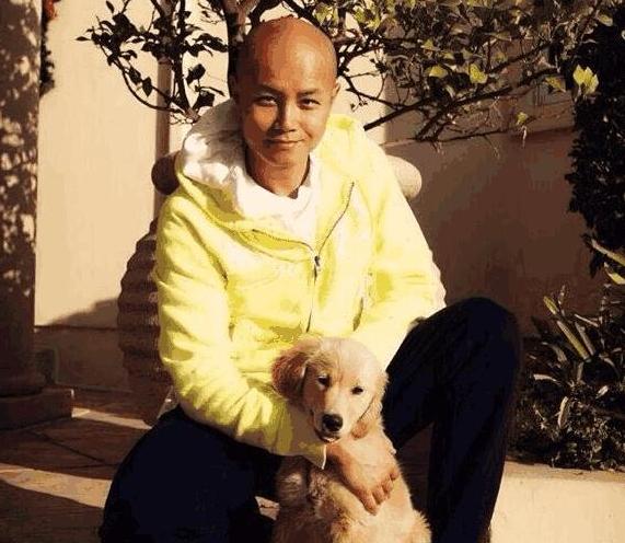 晒晒乐嘉现实的豪宅，家里连件像样的家具都没有，生活过得很节俭