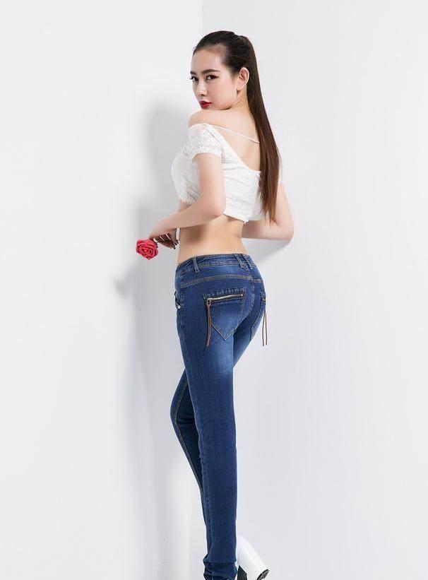 细腰丰臀穿上紧身裤, 完全能够穿出自己想要的效果!