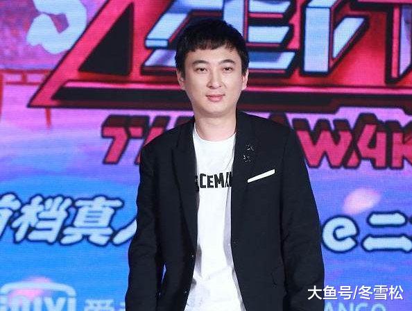 网友偶遇王思聪带美女游玩，夜店蹦迪为全场买单壕气冲天