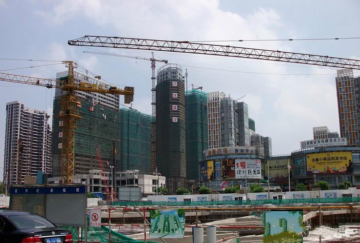 售楼处从万人抢房到无人摇号, 业主挥泪降价55万仍卖不掉