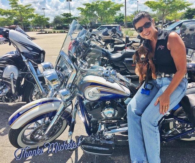 年齡只是一個數字，十九歲高齡狗狗不服老，陪主人到處玩