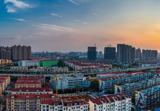 房价从8千多降到5千，老业主眼看跌得太多，要求退房或退差价