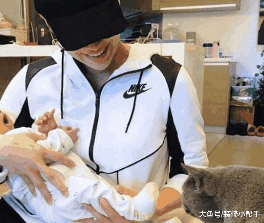 演员胡杏儿香港的家，装修十分接地气，看上去很有家的感觉