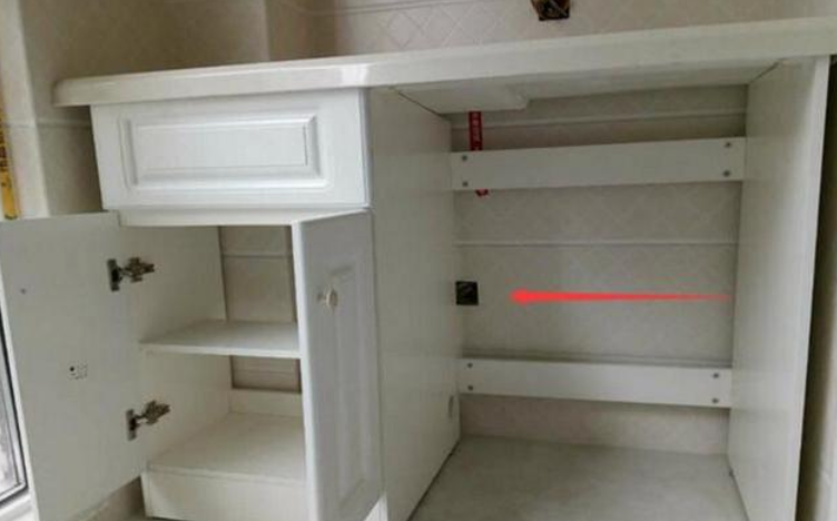 2000块定制的柜子，师傅刚安装好，业主看到就气得让拆走