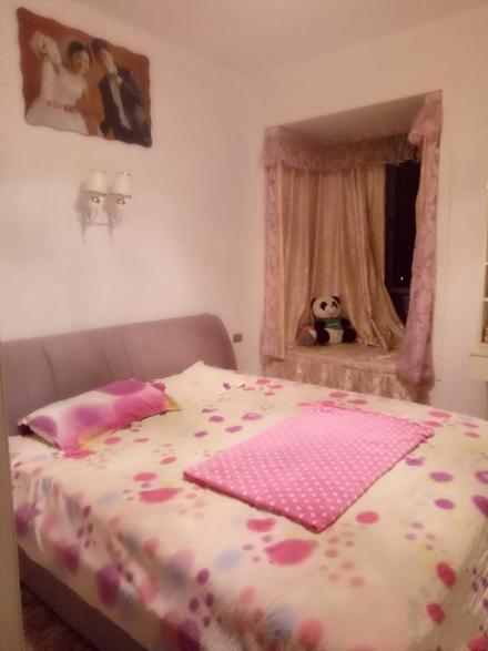 朋友入住一年的新房, 进门玄关就让人眼前一亮, 瓷砖特别像玉石!