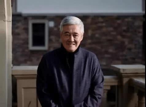 赵本山宴请洪金宝饭局曝光，有谁注意桌上的酒菜？打脸半个娱乐圈