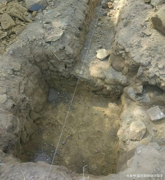 30万模仿图纸建房，邻居嘲讽说：红色、黄色、灰色看起来丑死了