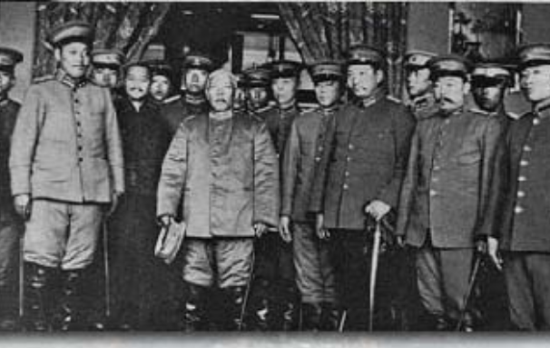 他后来在黄兴的帮助下再次回到日本学习，这极大地提高了他的知识和视野！
