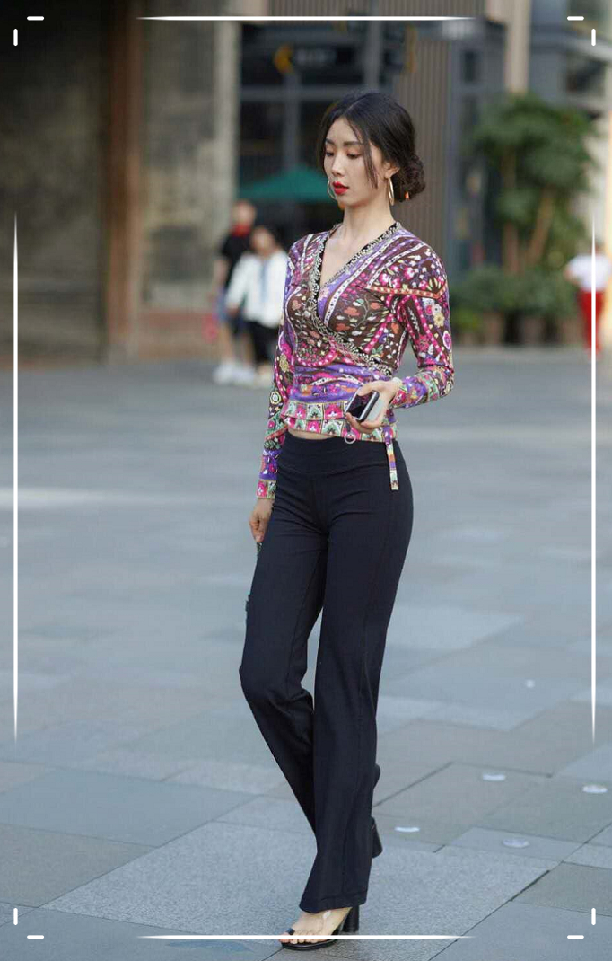 美女这一身穿搭，全靠气质