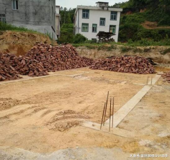 18万自建三层砖混结构主体值不值啊？虽说毛病多但花钱少也认了