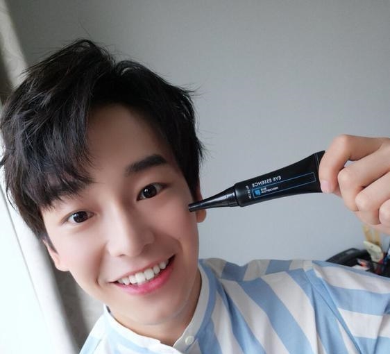 彭煜畅昨晚刚晒的眼霜, 就被网友找出来了, 效果碾压雅诗兰黛!