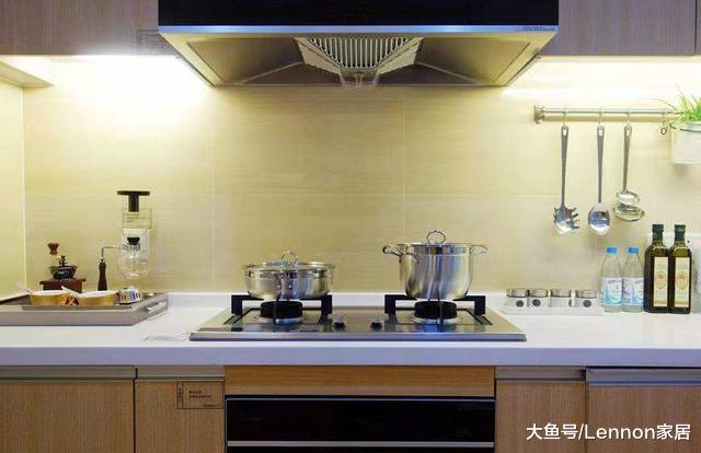 油烟机应该选择顶吸的还是侧吸的？听听老师傅分析，别踩坑