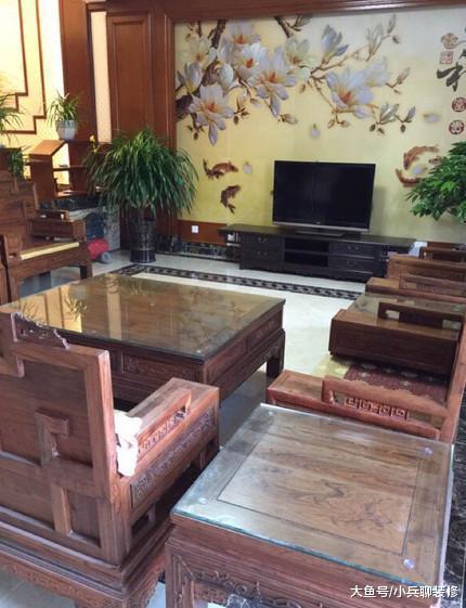 晒晒朋友三层别墅，装修花了200万，单单客厅一套家具就20万！