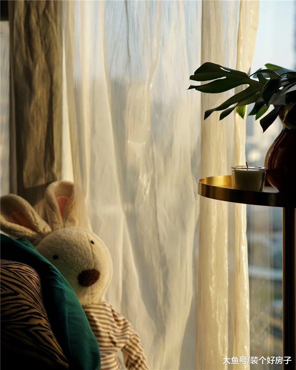 她亲手打造出与井柏然同款的家, 在书墙里藏下卧室和书房!