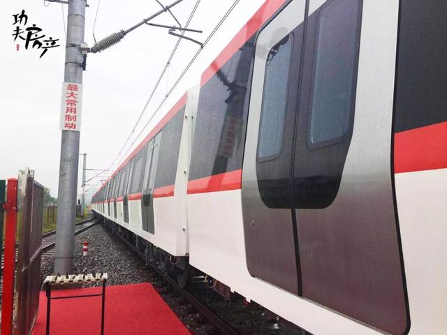 现场直击：佛山2号线列车下线！超多创新设计！预计2021年9月载客