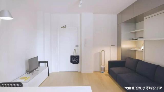 只是个带阳台的房间，改造成一套30㎡单身公寓，沙发背景墙是床