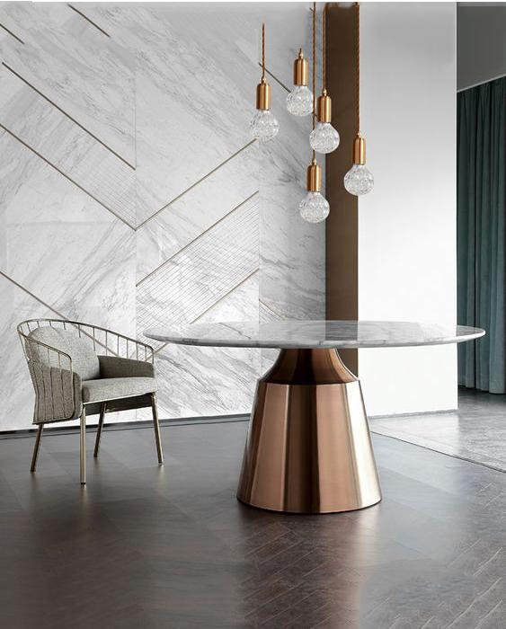 怪不得有钱人家都不刷漆不贴墙纸了，把它往墙上一靠，档次蹭蹭的