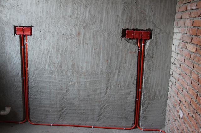 『』电工穿完线之后，为啥把电线绕2圈再接开关？弄明白了才不会被坑