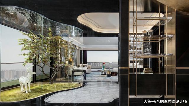 头一次见到户型不带院子，偏偏要在室内建庭院，没想到还这么漂亮