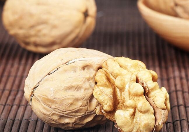 火爆朋友圈的网红零食，你准备好“接招”了吗？