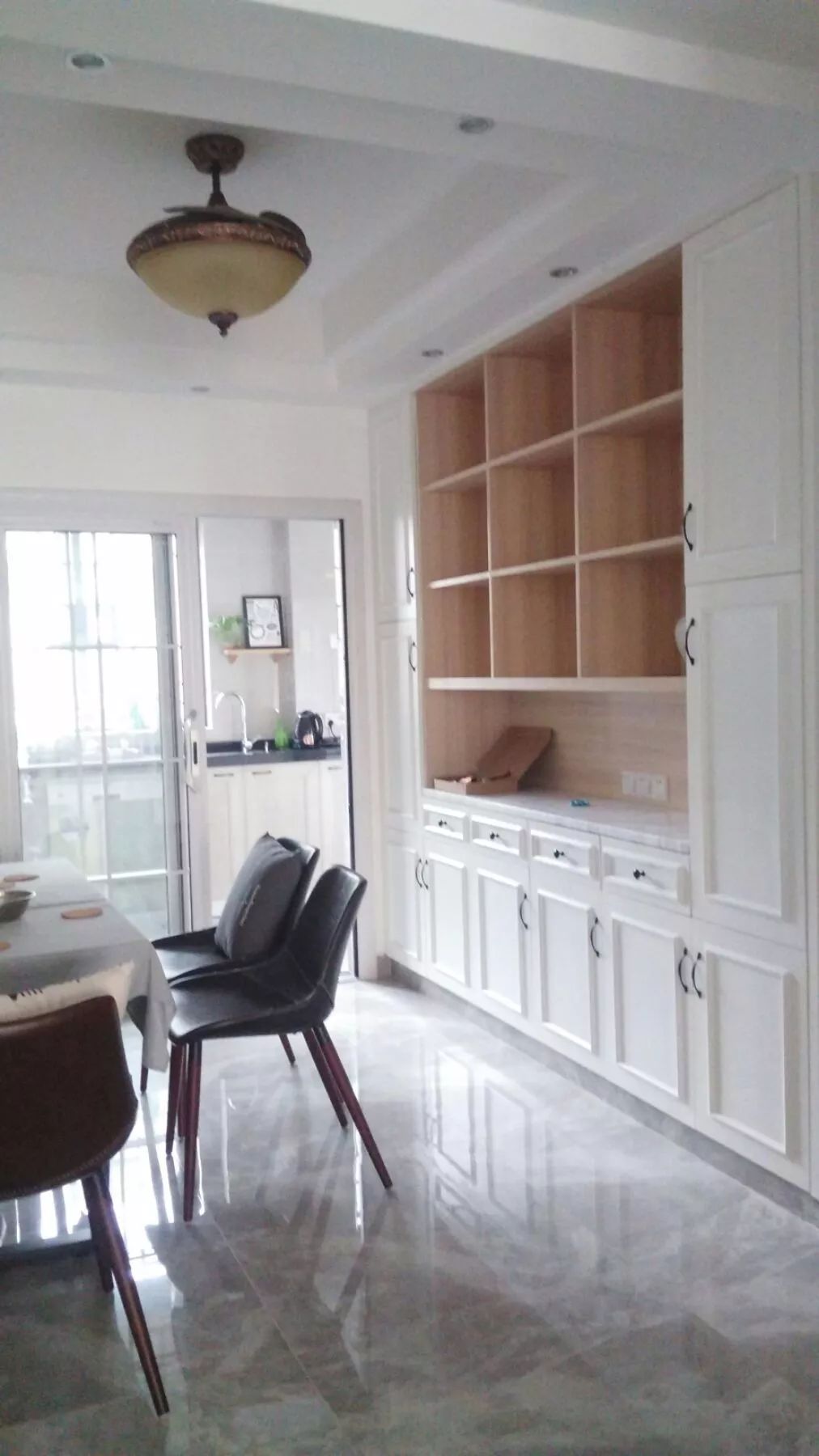 定制餐边柜，记得带抽屉，很方便的设计！