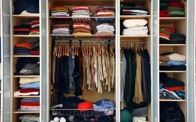 找一件衣服翻乱整个衣柜？做好衣柜内部设计，轻松解决收纳难题！